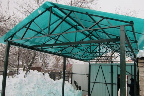 Двускатный навес из поликарбоната в Новосибирске